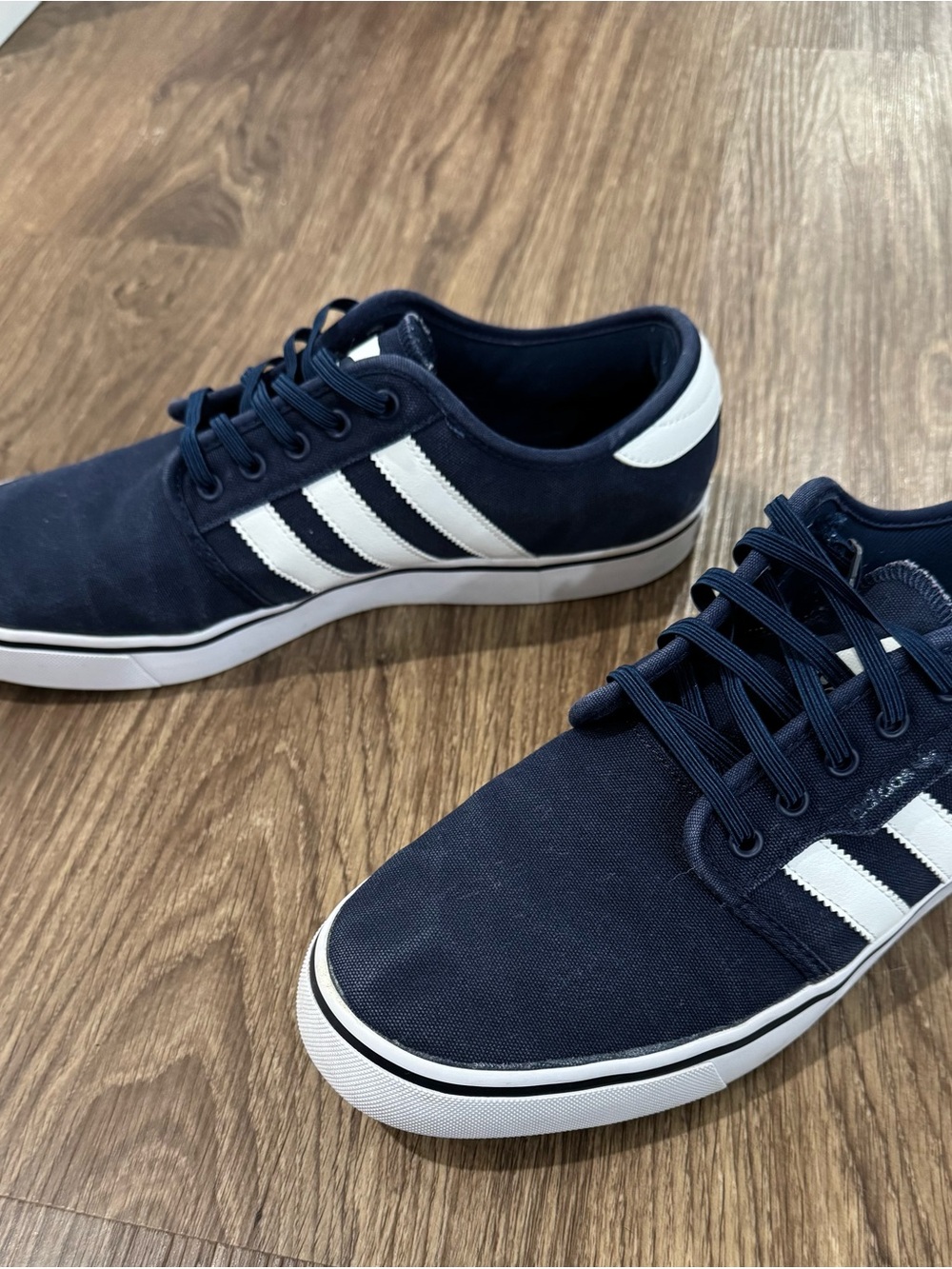 Adidas men seeley sneakers
